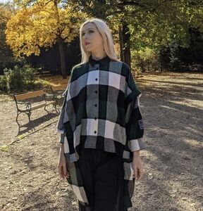 Miss City Plaid Checked Poncho Top M Made in Europe  Oversized Green White